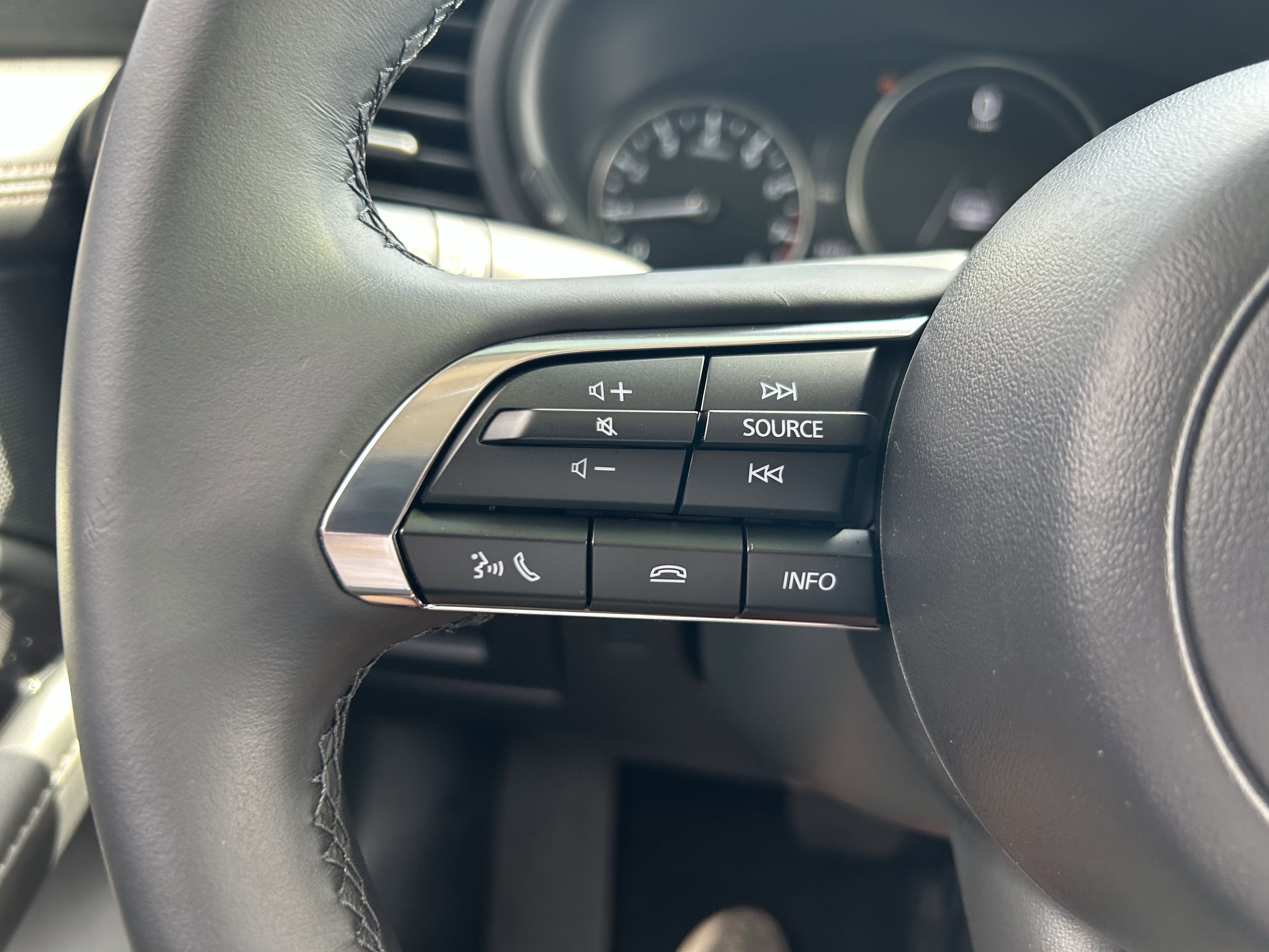 Used 2025 MAZDA MAZDA3 s image 19