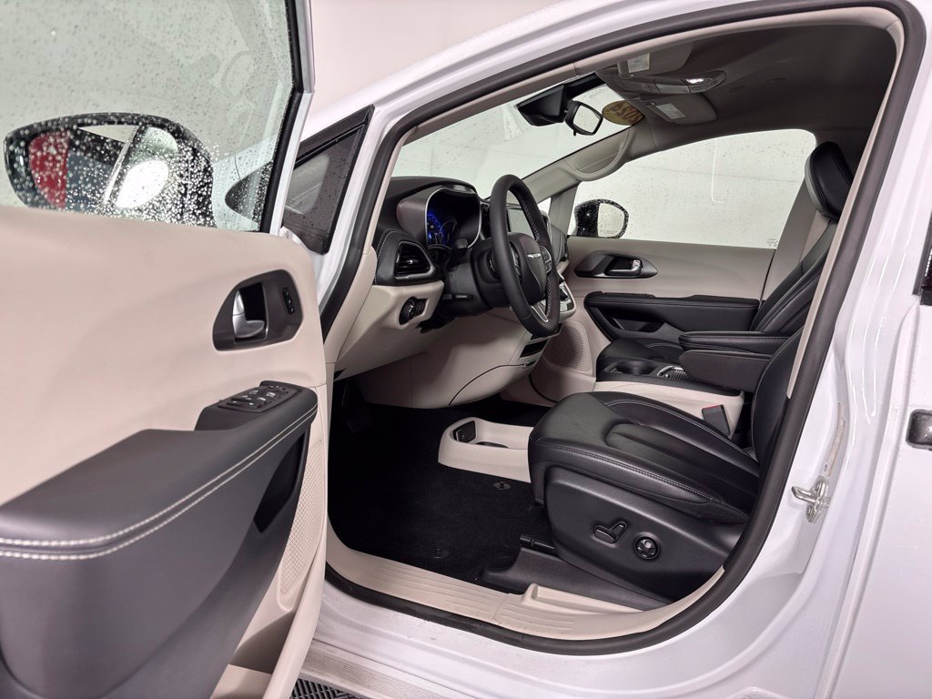 Used 2024 Chrysler Pacifica Touring-L w/ Road Tripper Package AWD/4WD image 25