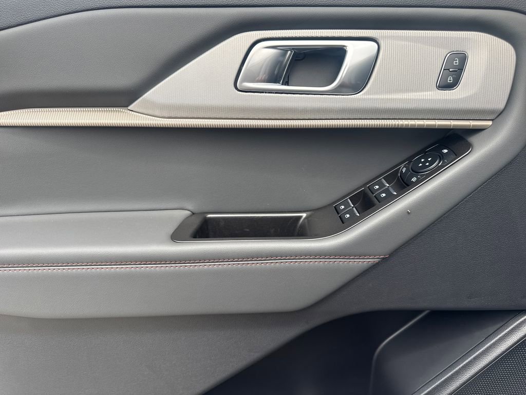 New 2026 Ford Explorer Active RWD image 15