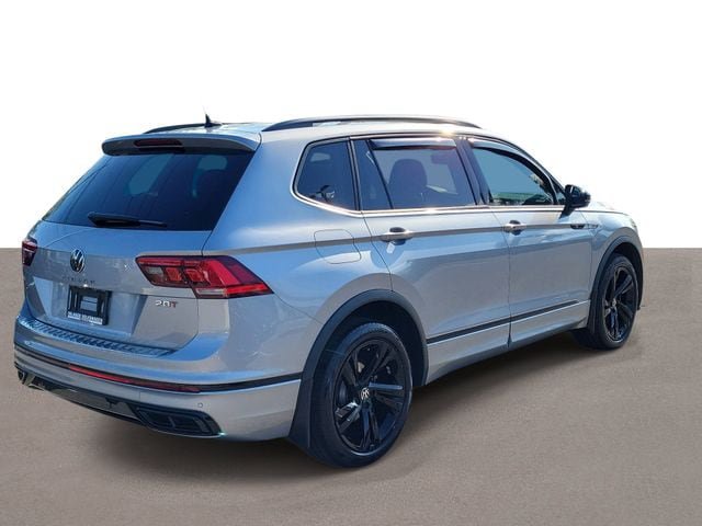 Used 2023 Volkswagen Tiguan SE R-Line FWD image 4
