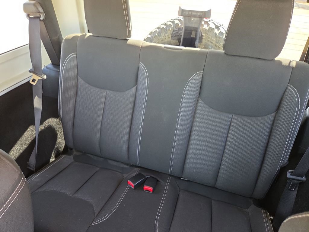 Used 2015 Jeep Wrangler Rubicon w/ Power Convenience Group image 10