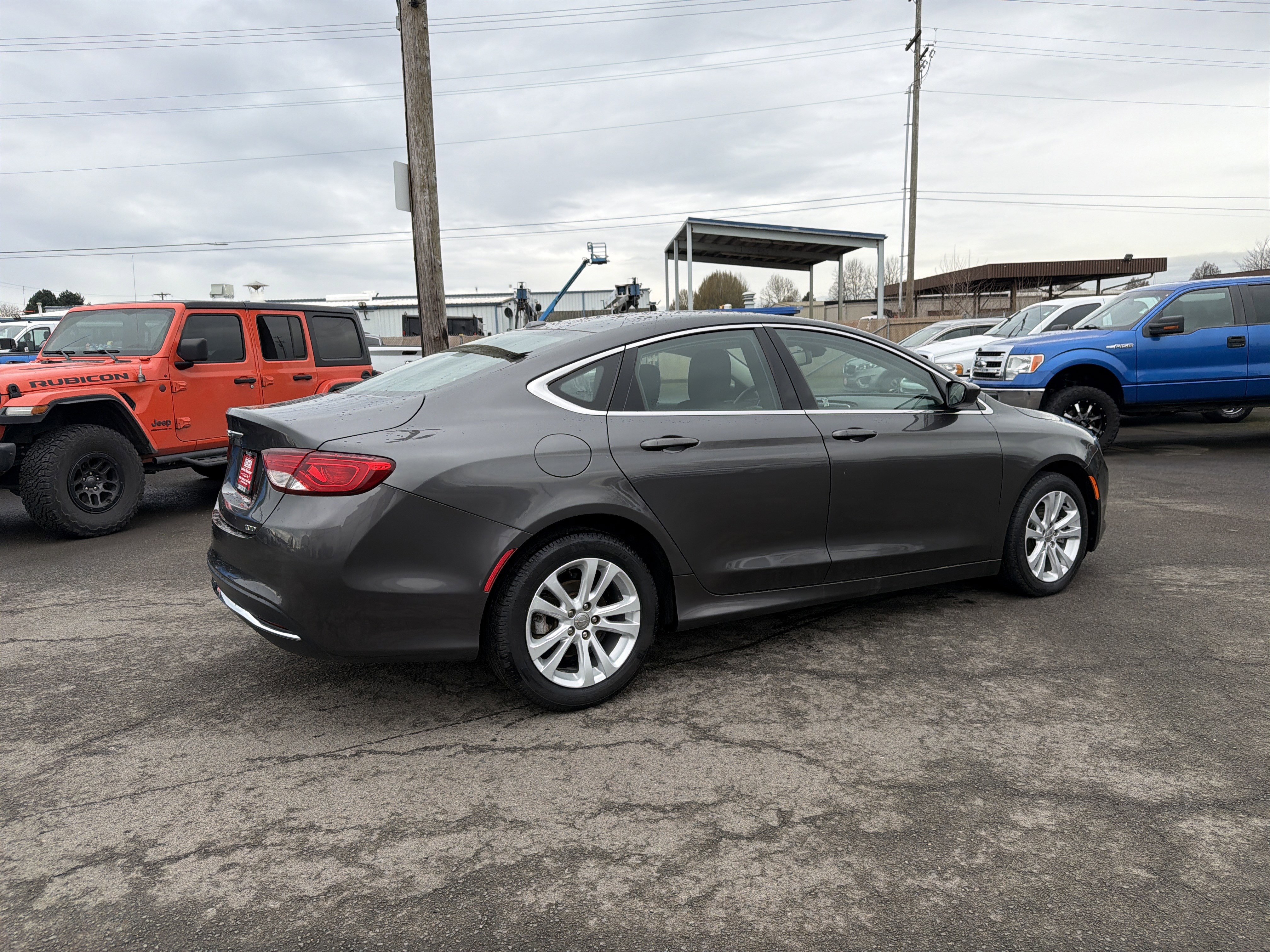 Used 2015 Chrysler 200 Limited w/ Convenience Group FWD image 6