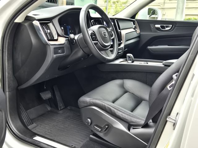 Certified 2023 Volvo XC60 B5 Plus w/ Climate Package image 13