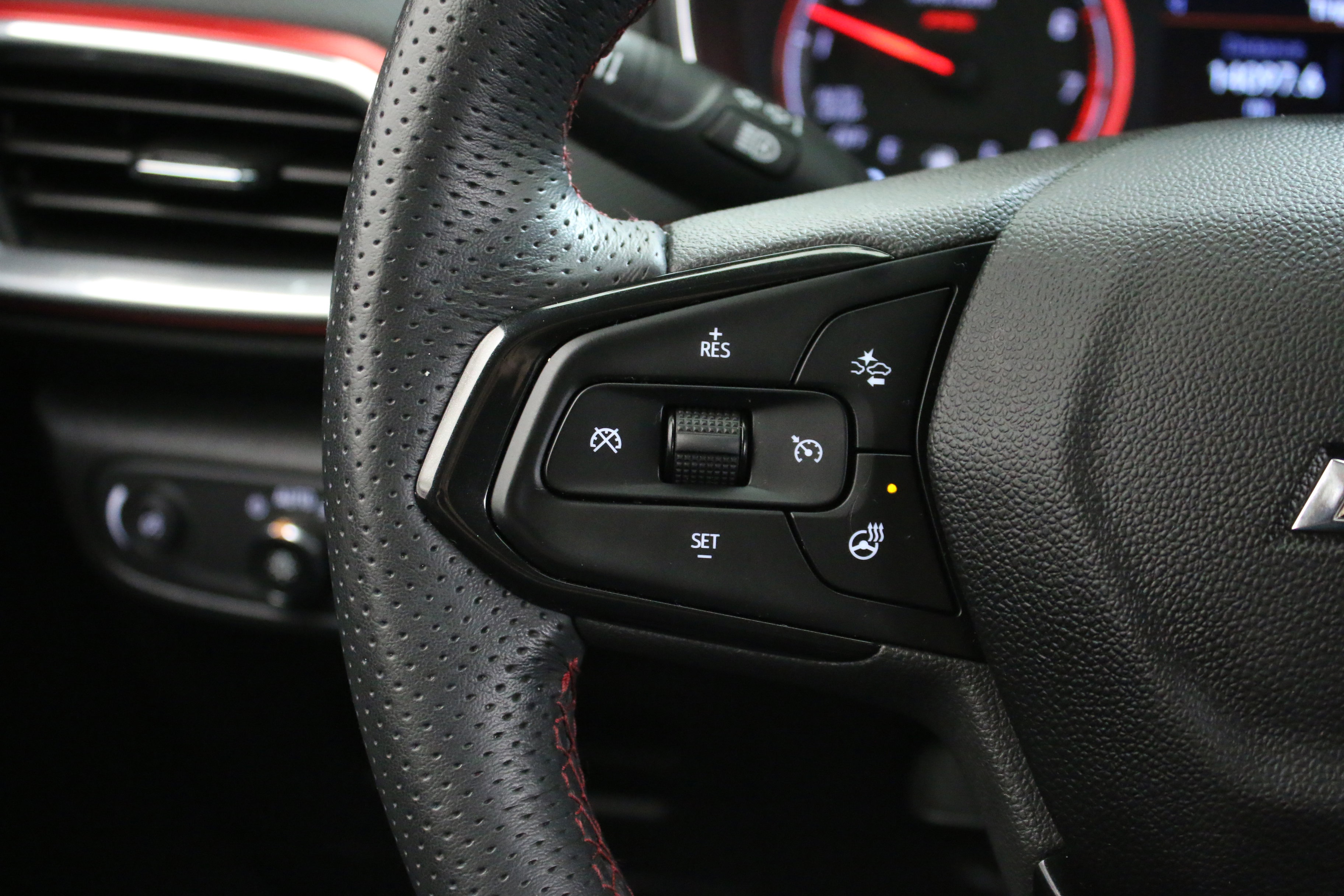 Used 2023 Chevrolet TrailBlazer RS w/ Technology Package image 14