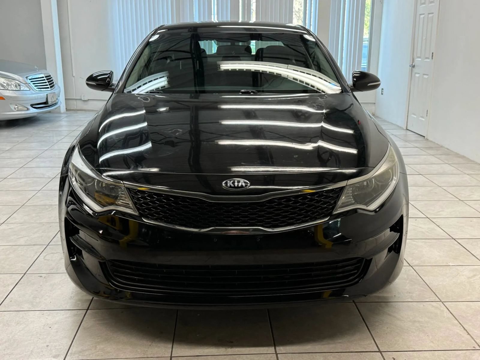 Used 2016 Kia Optima LX w/ LX Convenience Package FWD image 2