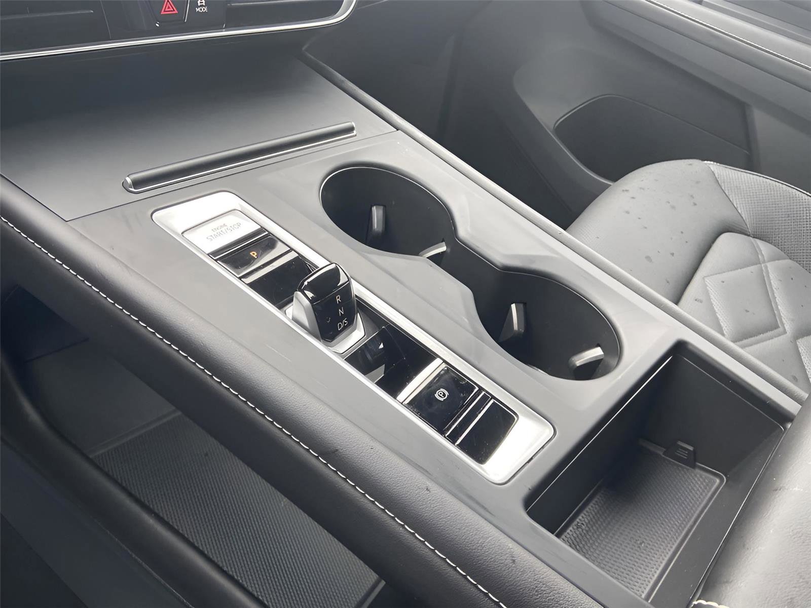 Used 2025 Volkswagen Atlas SE image 32