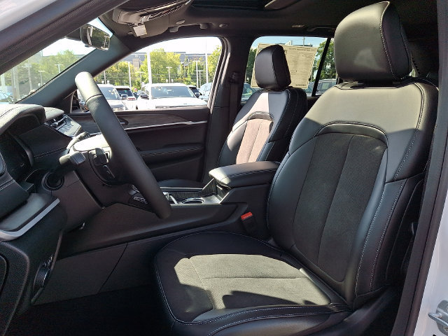 New 2027 Jeep Grand Cherokee Altitude AWD/4WD image 9