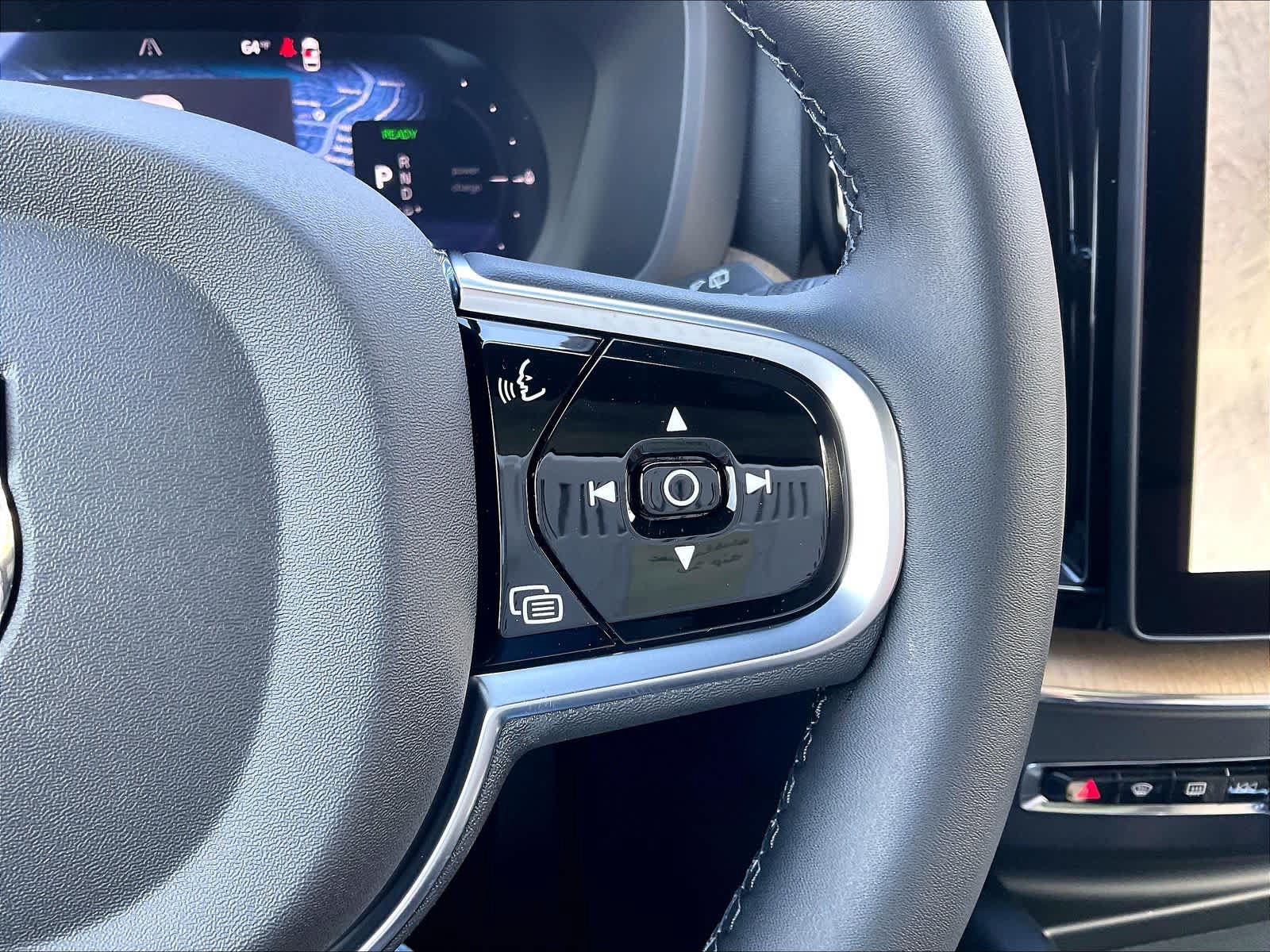 New 2027 Volvo XC60 T8 Plus AWD/4WD image 18