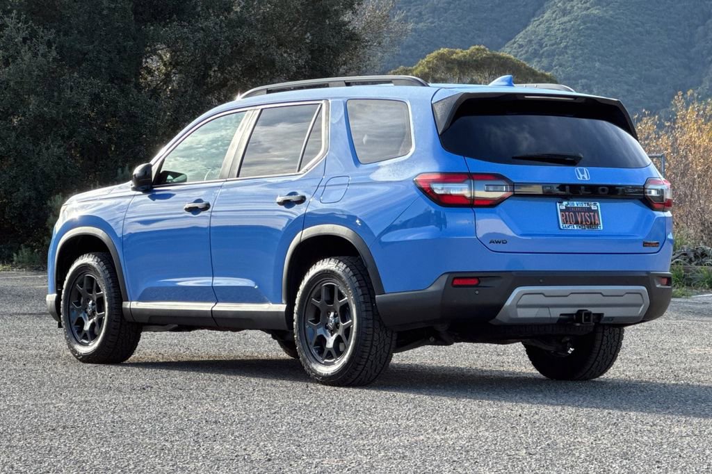 Used 2025 Honda Pilot TrailSport image 6