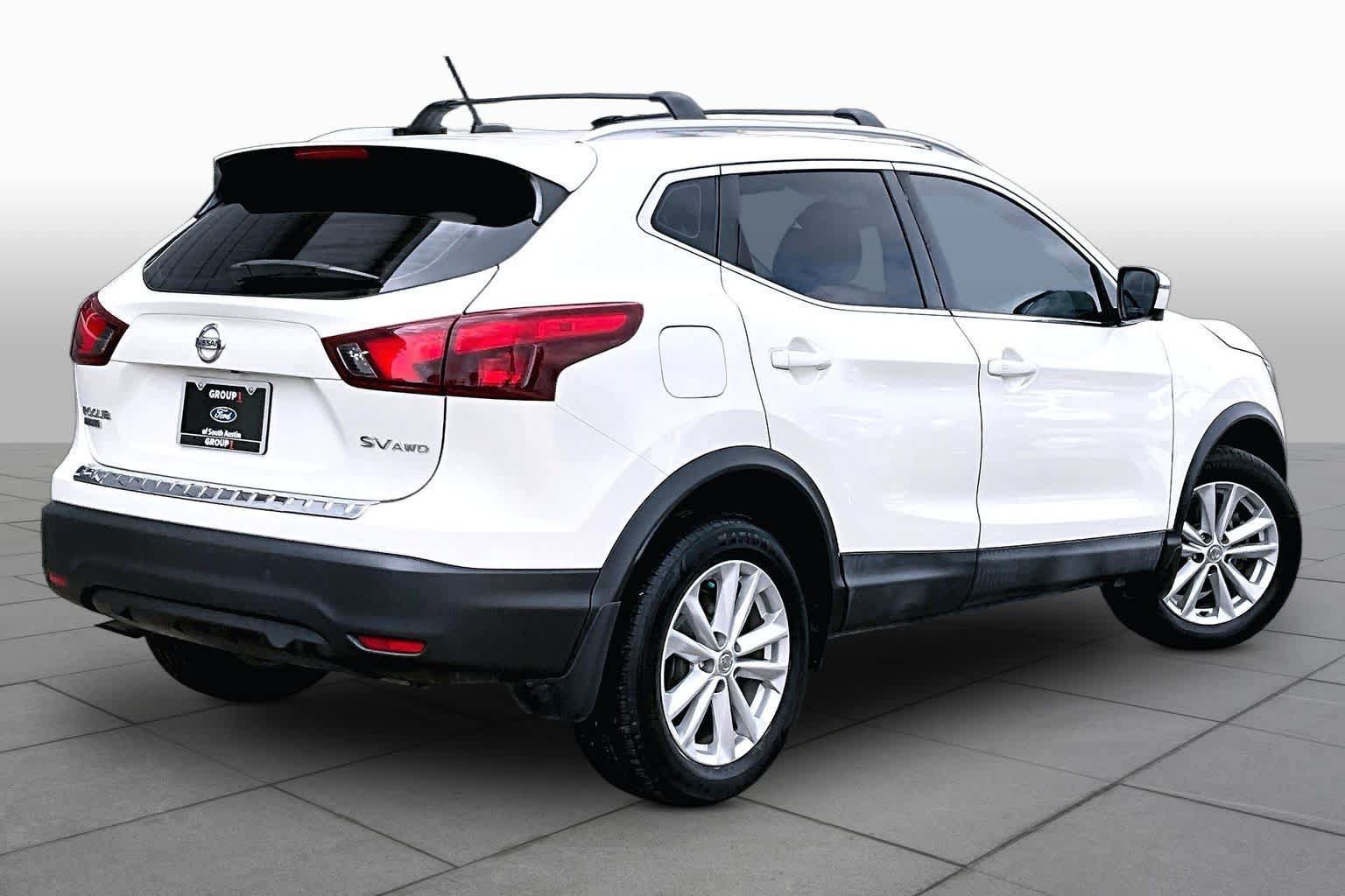 Used 2018 Nissan Rogue Sport SV w/ SV Technology Package AWD/4WD image 13