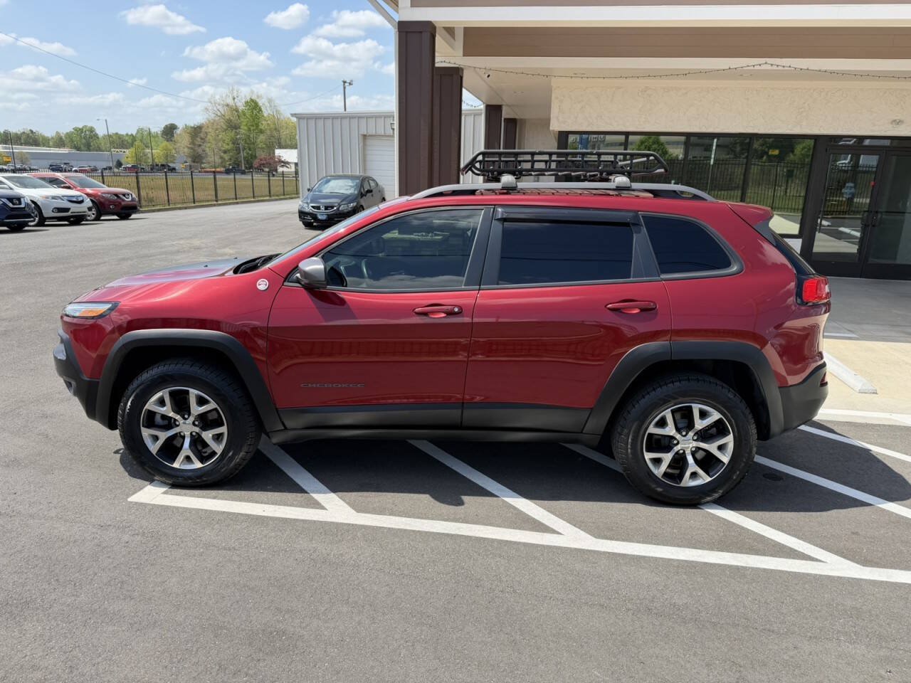 Used 2017 Jeep Cherokee Trailhawk AWD/4WD image 3