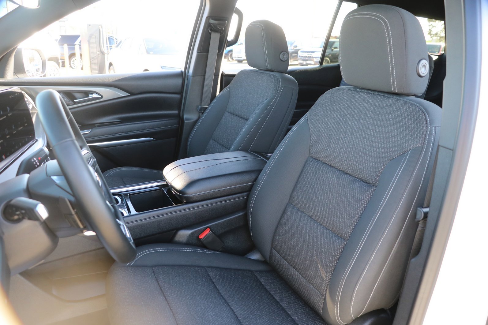 Used 2026 Chevrolet Traverse LT image 14