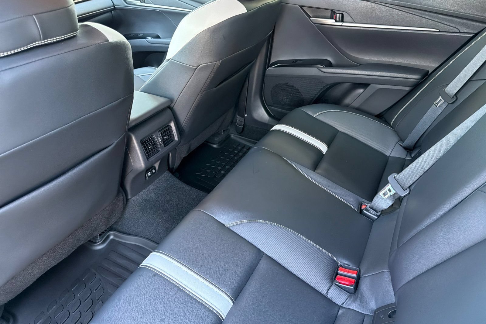 Used 2026 Toyota Camry SE w/ Multimedia Upgrade Package FWD image 14