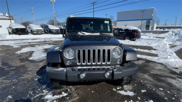 Used 2018 Jeep Wrangler Unlimited Sahara w/ Dual Top Group image 4