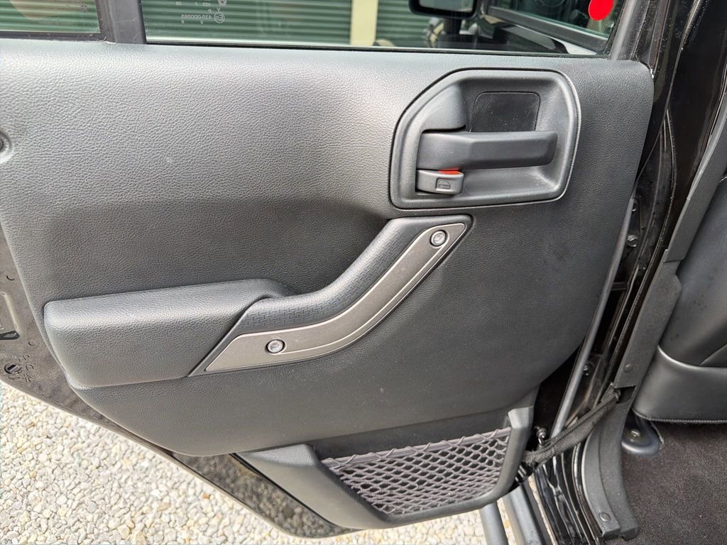 Used 2018 Jeep Wrangler Unlimited Sport AWD/4WD image 16