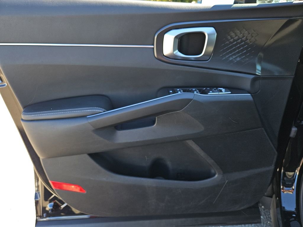 Used 2022 Kia Sorento LX image 13