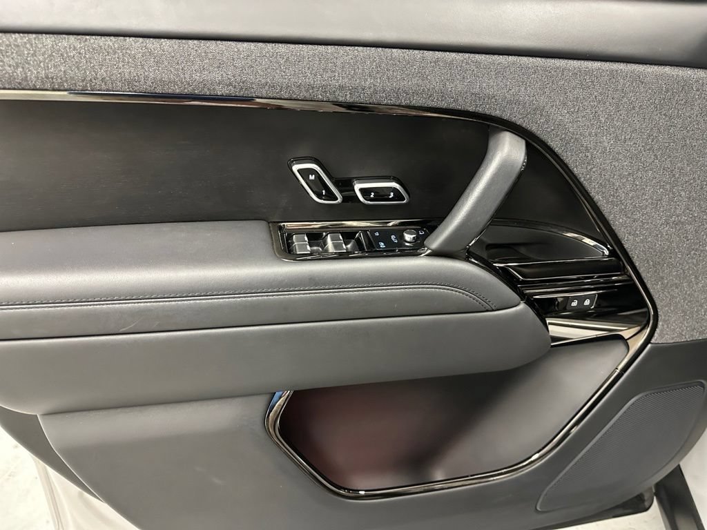 Used 2024 Land Rover Range Rover Sport Dynamic SE AWD/4WD image 10