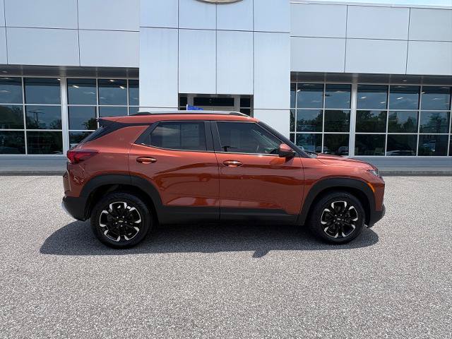 Used 2021 Chevrolet TrailBlazer LT w/ Convenience Package FWD image 2