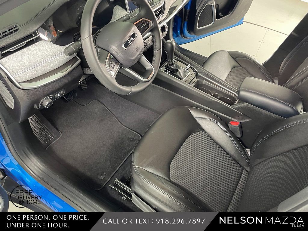 Used 2025 Jeep Compass Latitude image 21