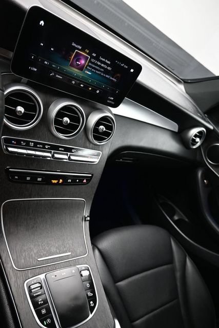 Used 2021 Mercedes-Benz GLC 300 4MATIC w/ Premium Package image 19