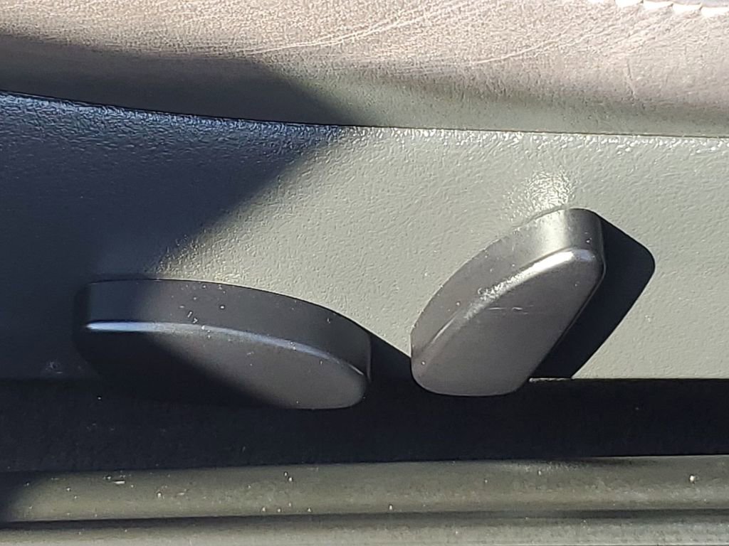 Used 2005 Chrysler Crossfire Limited image 30