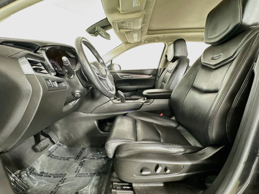 Used 2017 Cadillac XT5 Luxury w/ Driver Awareness Package FWD image 10
