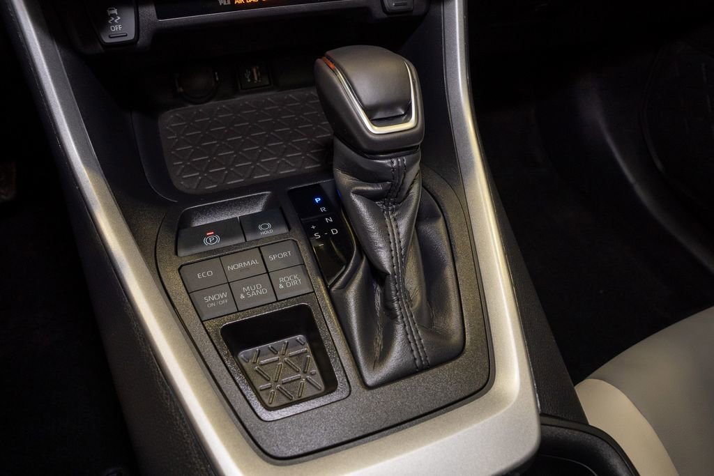 Used 2025 Toyota RAV4 XLE Premium image 17