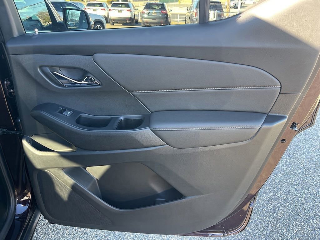 Used 2023 Chevrolet Traverse LT image 56