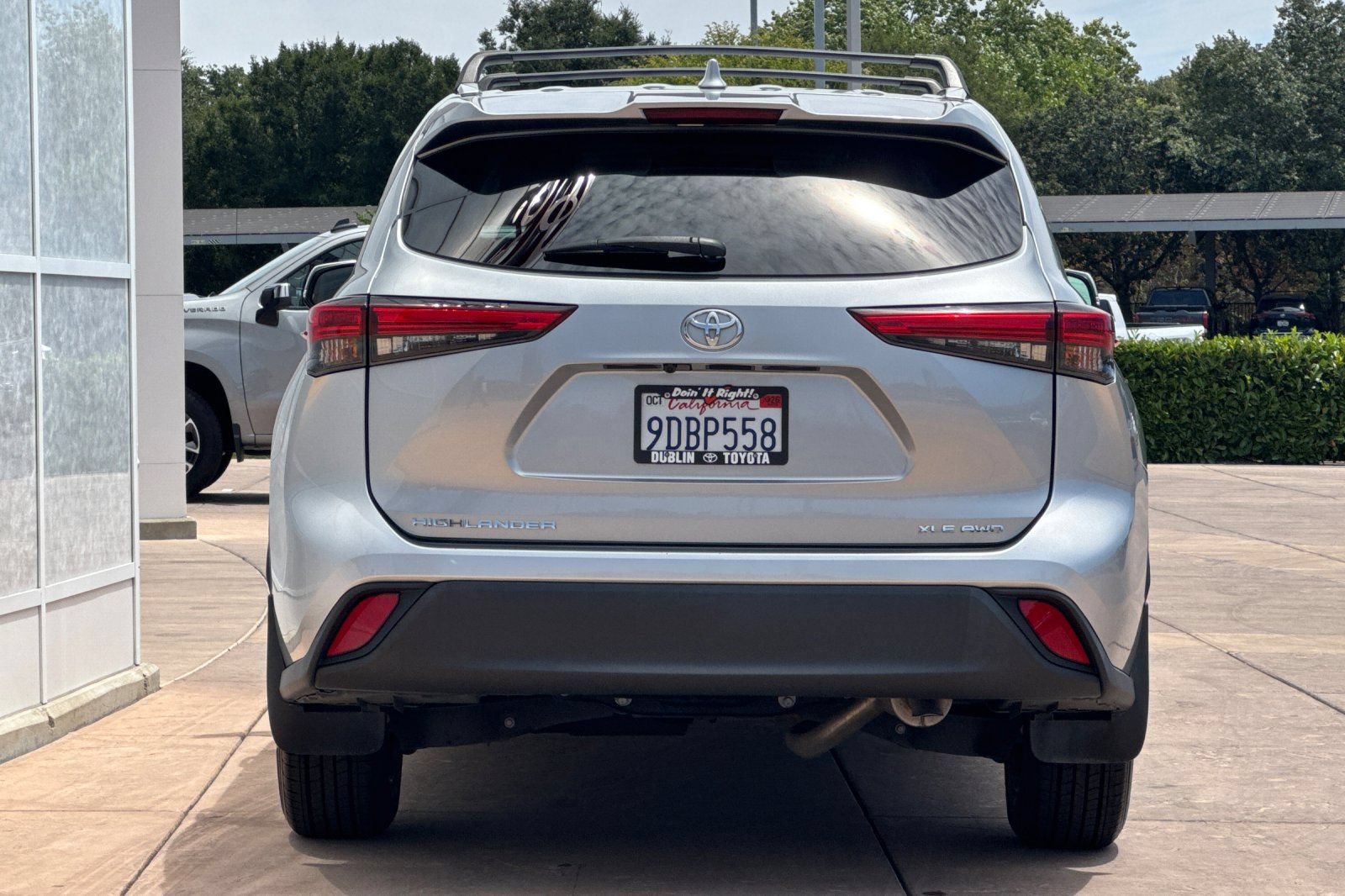 Used 2022 Toyota Highlander XLE AWD/4WD image 5