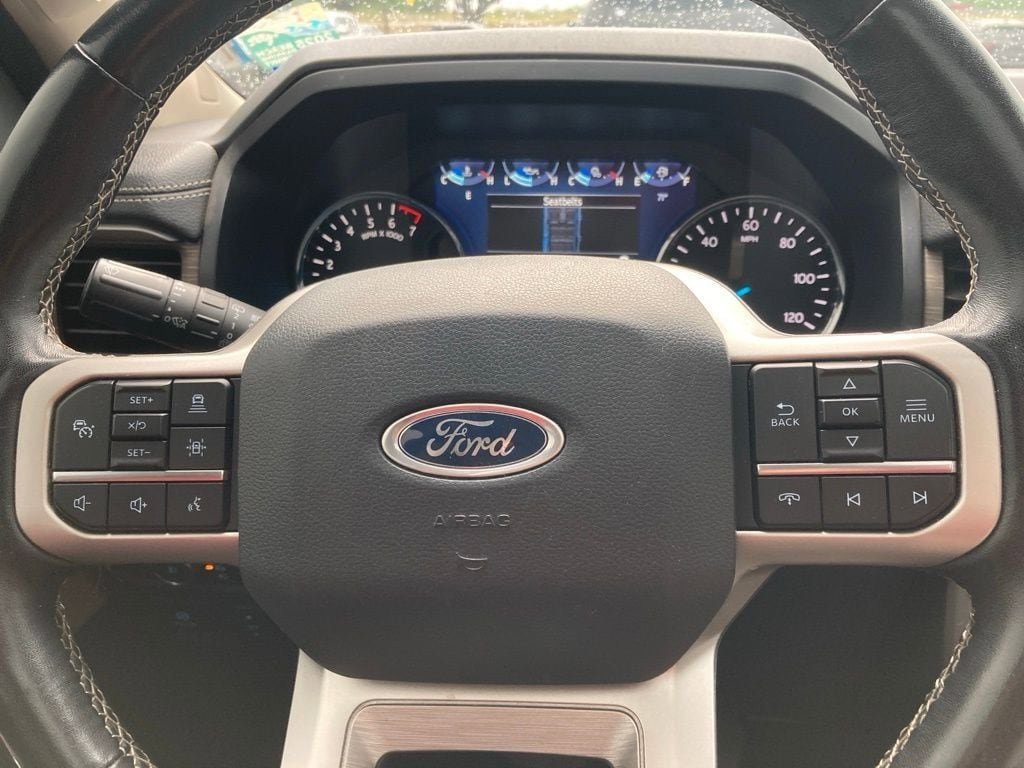 Used 2022 Ford Expedition Limited image 19