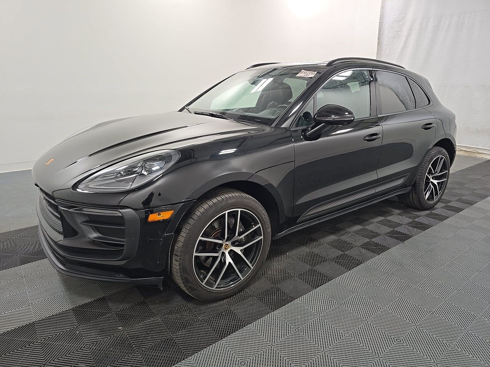 Used 2022 Porsche Macan w/ Premium Package Plus AWD/4WD image 2