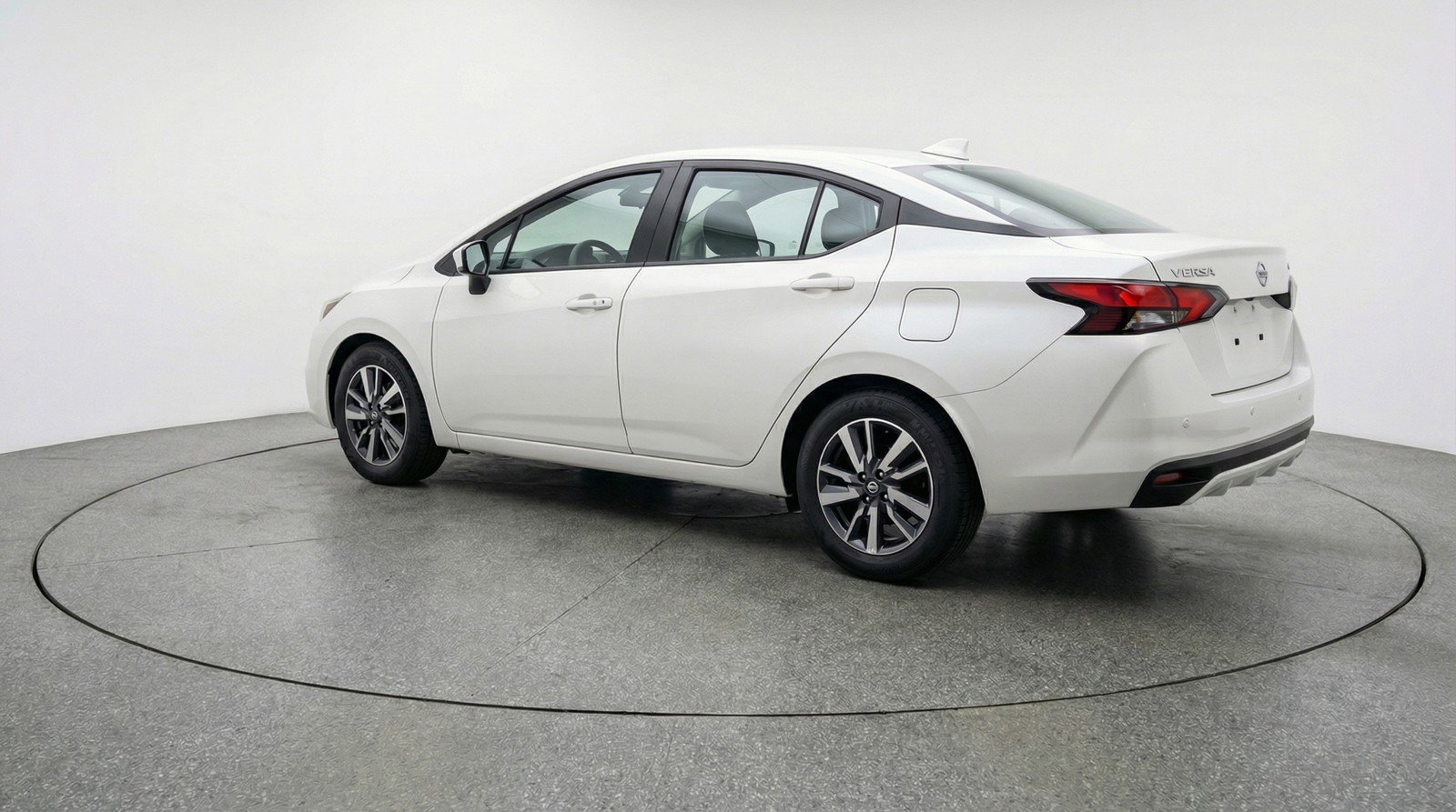 Used 2025 Nissan Versa SV image 6