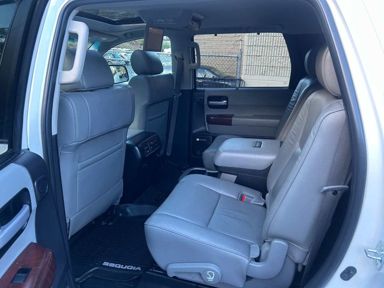 Used 2016 Toyota Sequoia Platinum image 15