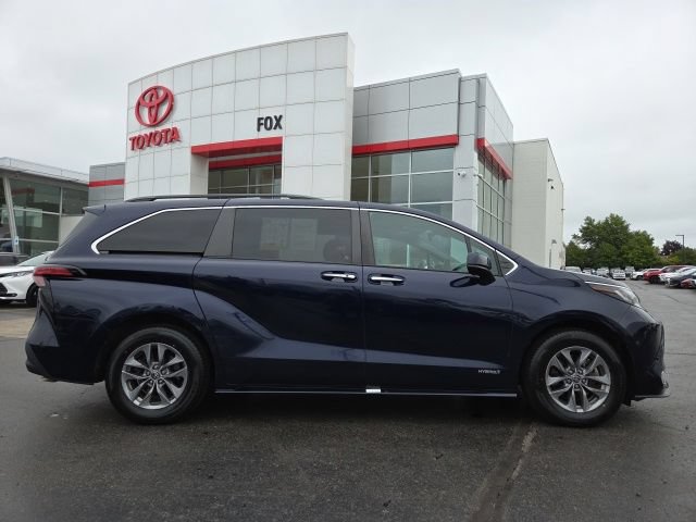 Used 2021 Toyota Sienna XLE w/ XLE Plus Package FWD image 10