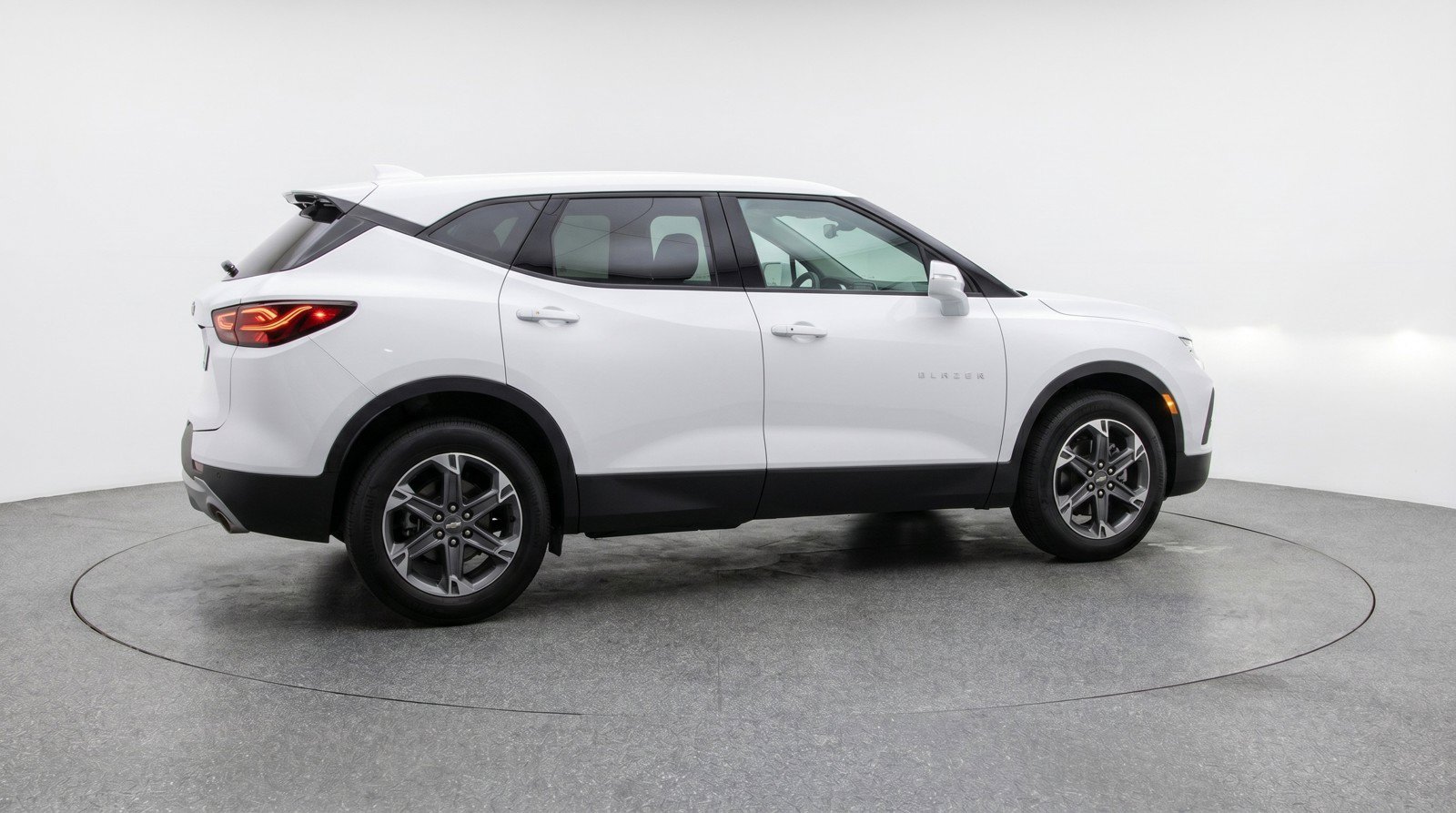 Used 2025 Chevrolet Blazer LT FWD image 9