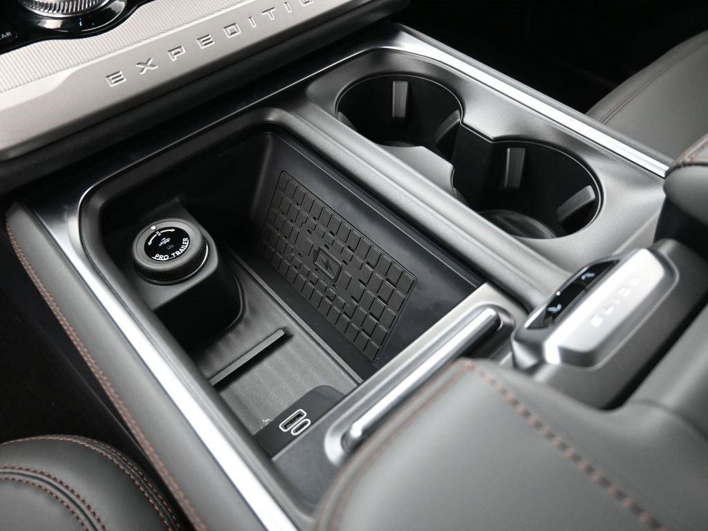 New 2025 Ford Expedition Active image 31