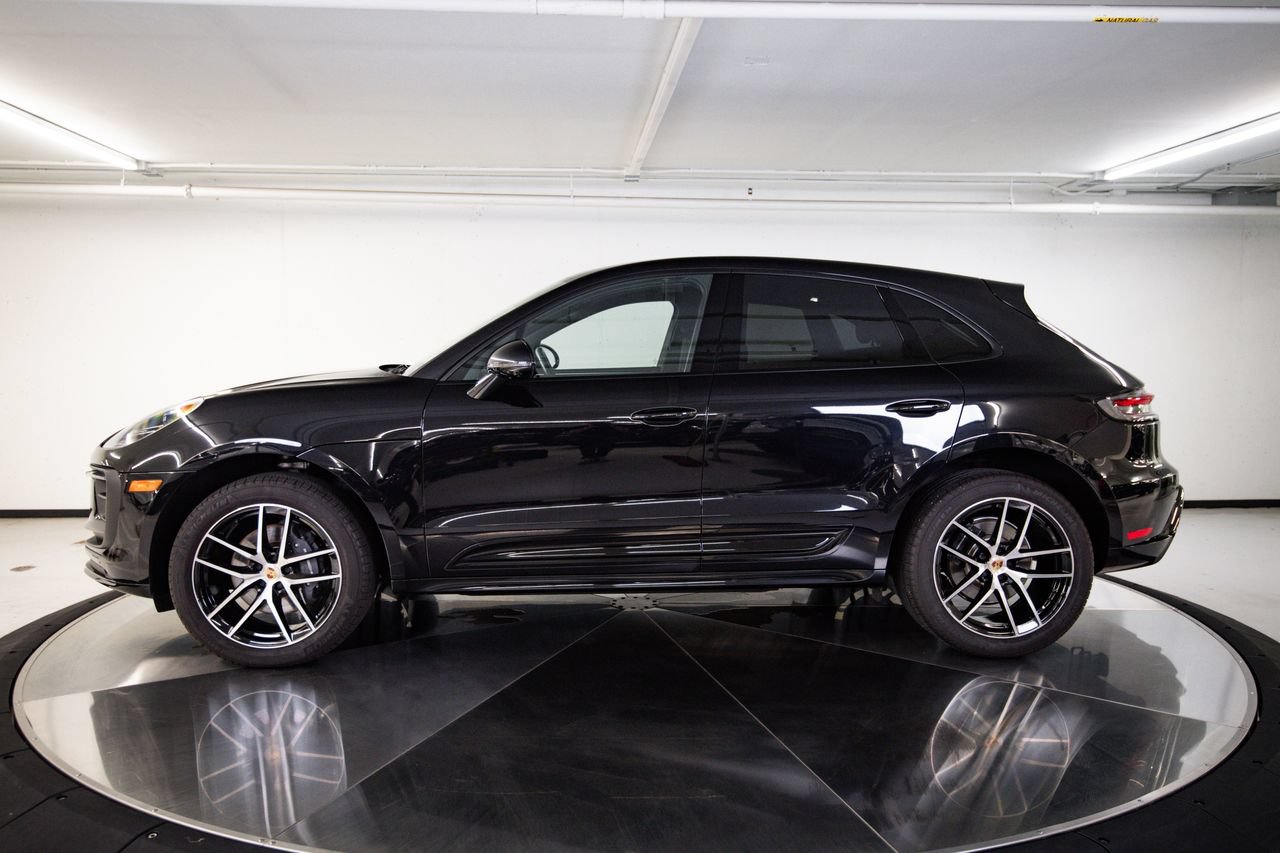 Certified 2023 Porsche Macan AWD/4WD image 2