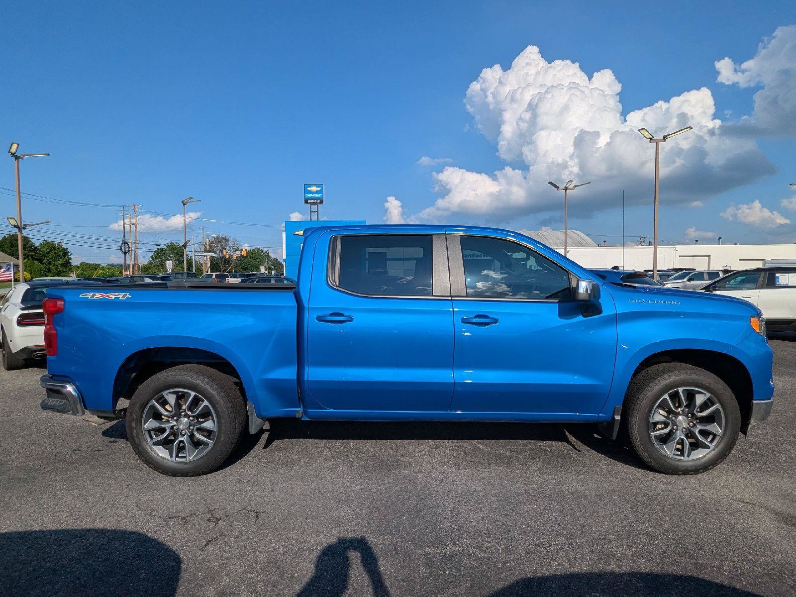 Used 2025 Chevrolet Silverado 1500 LT AWD/4WD image 8