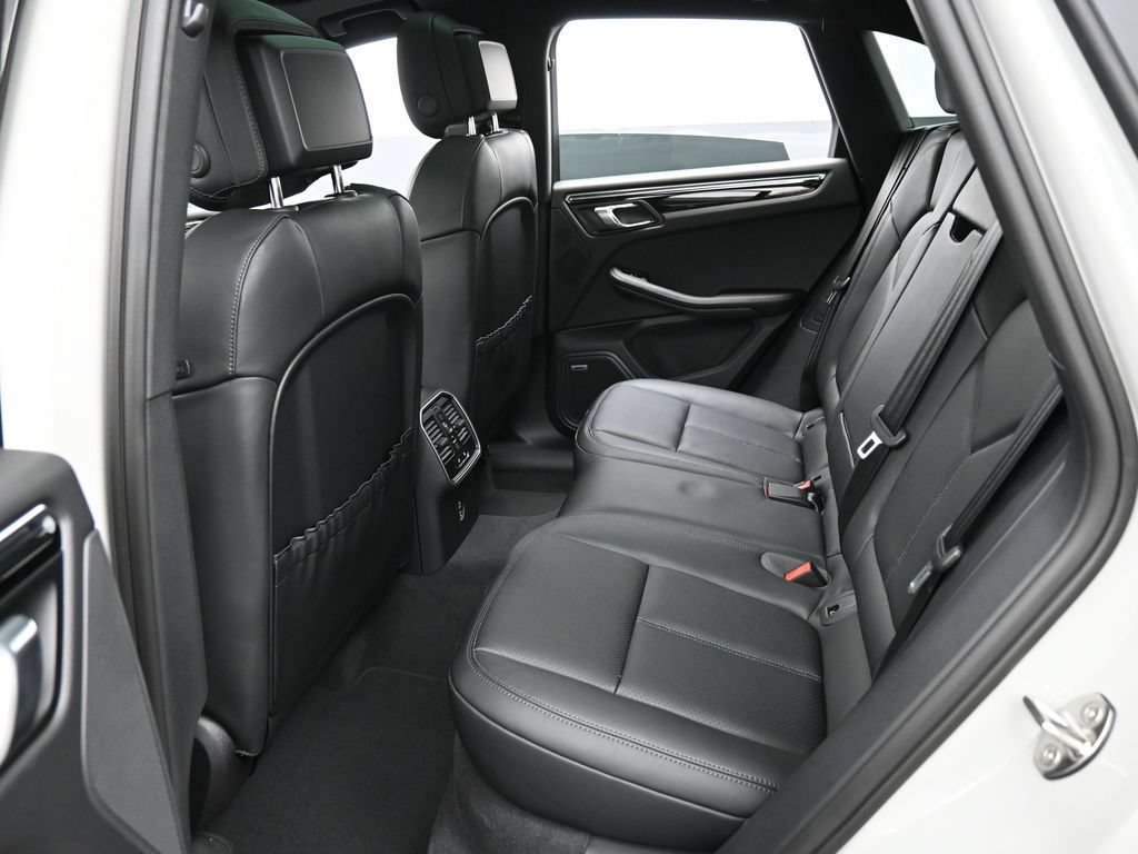 Certified 2026 Porsche Macan AWD/4WD image 24