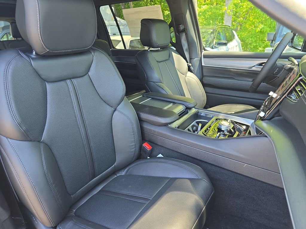 New 2026 Jeep Grand Wagoneer 4WD image 10