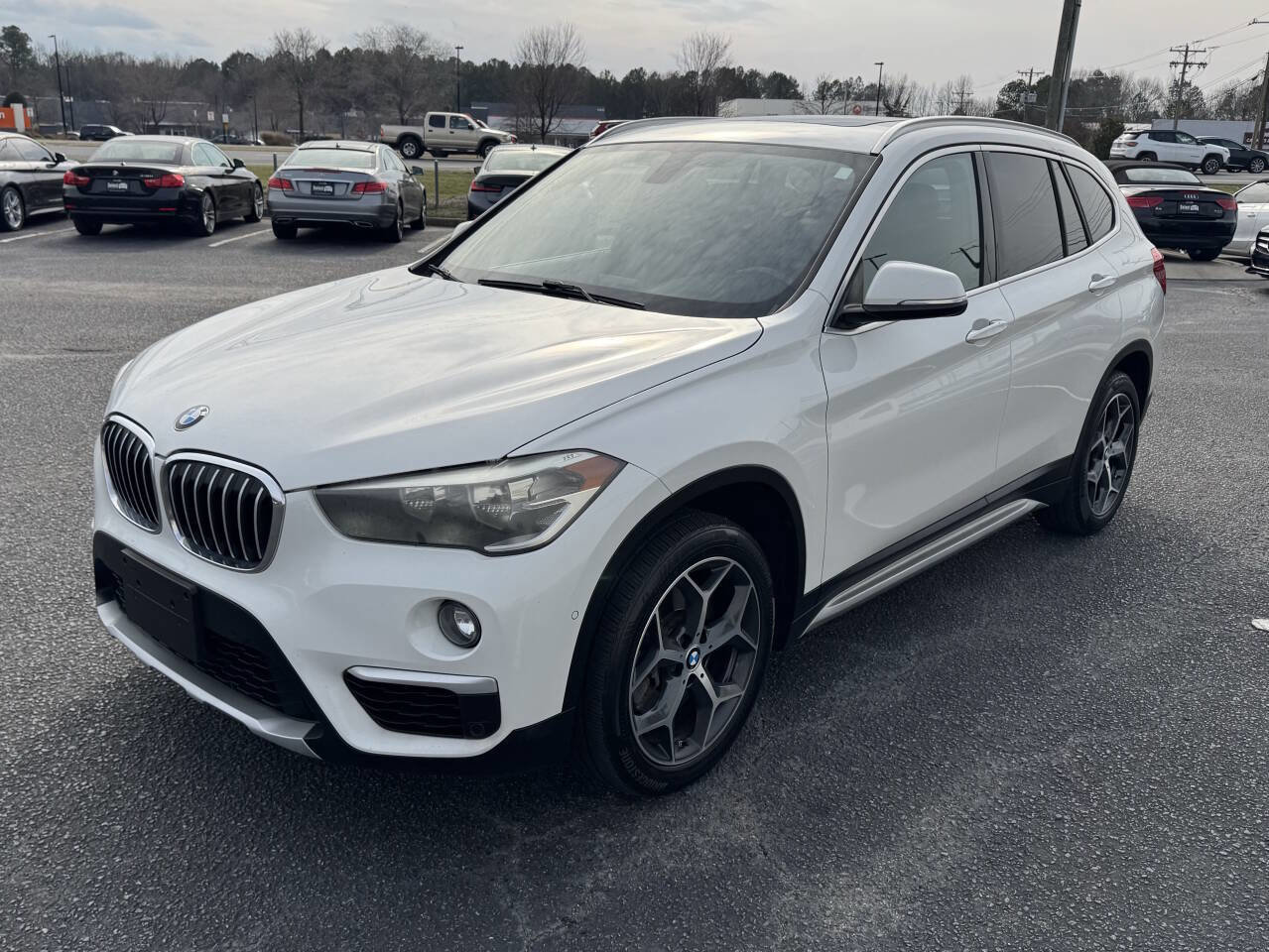 Used 2018 BMW X1 xDrive28i w/ Convenience Package AWD/4WD image 3