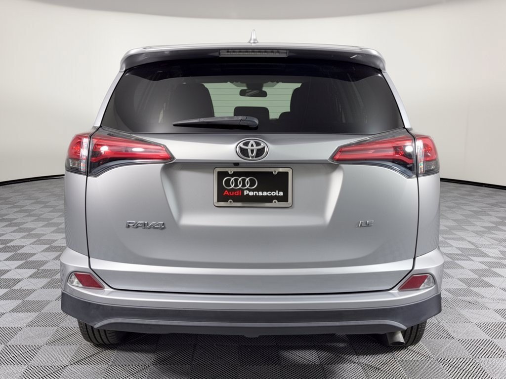 Used 2018 Toyota RAV4 LE FWD image 11