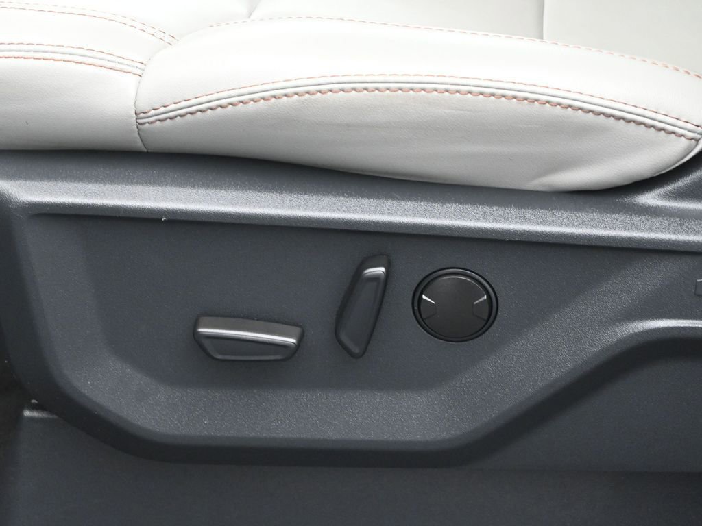 Used 2025 Ford Expedition Active image 10