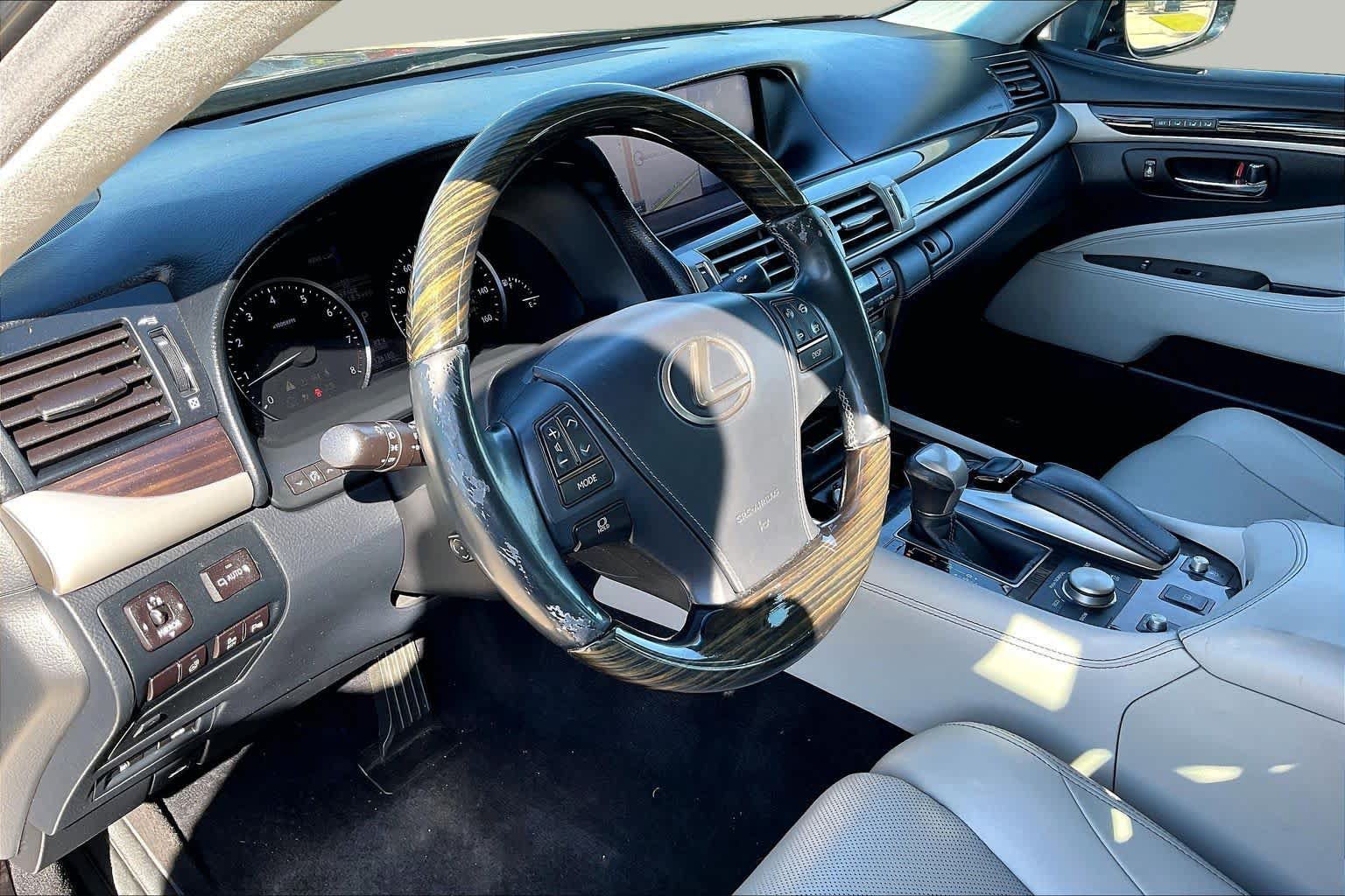 Used 2015 Lexus LS 460 AWD w/ Comfort Package image 18