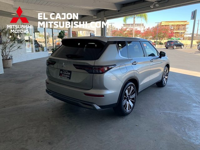 New 2025 Mitsubishi Outlander SE image 3