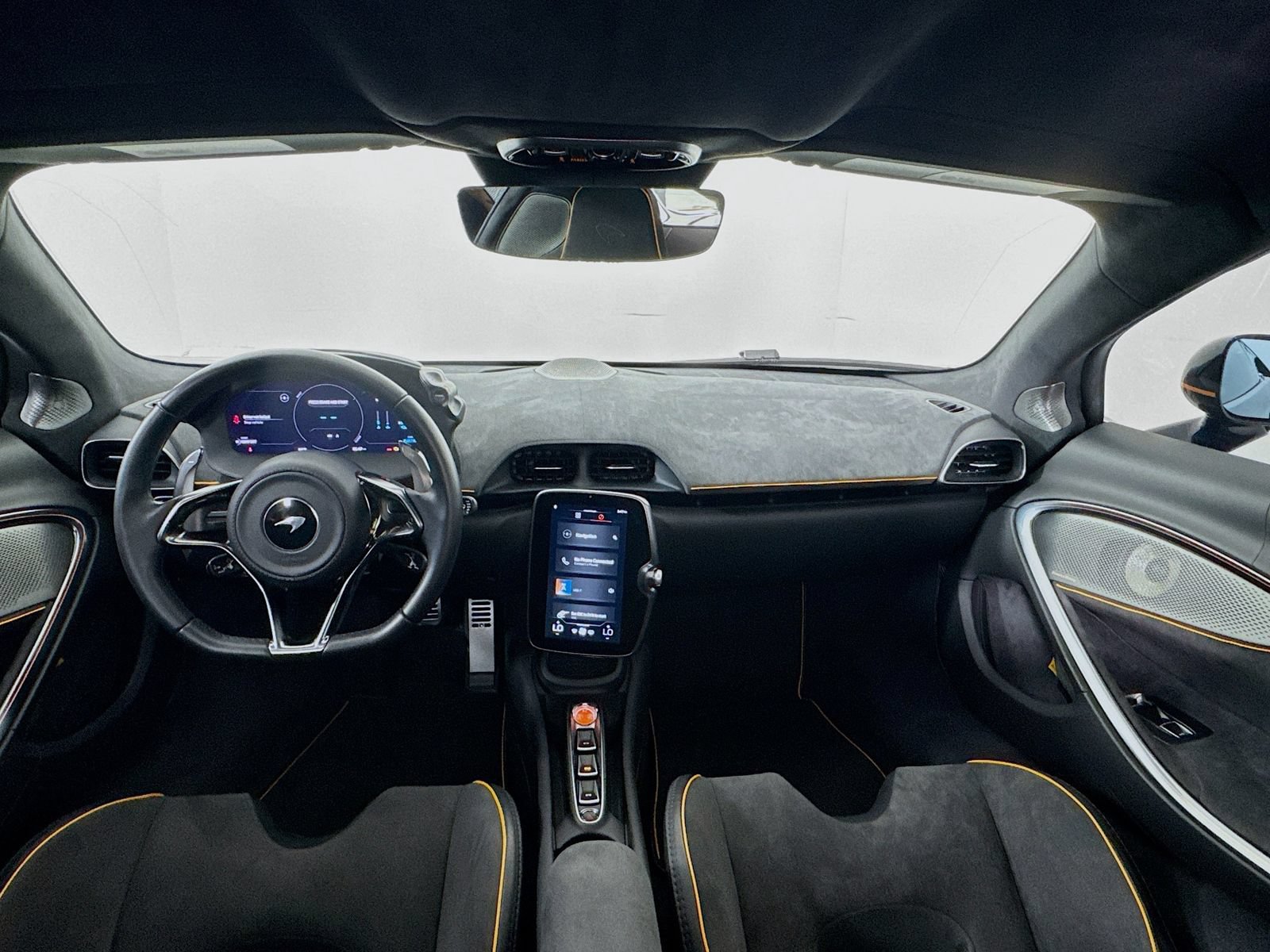 Used 2025 McLaren Artura Spider RWD image 20