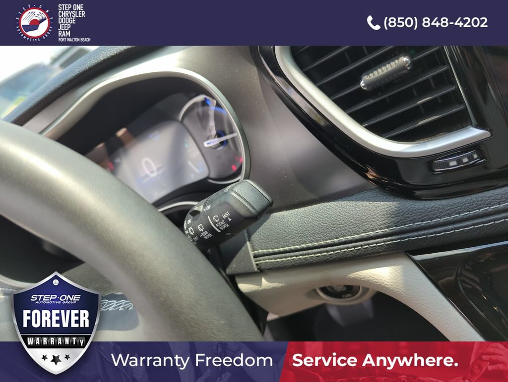 Used 2022 Chrysler Pacifica Touring-L FWD image 23