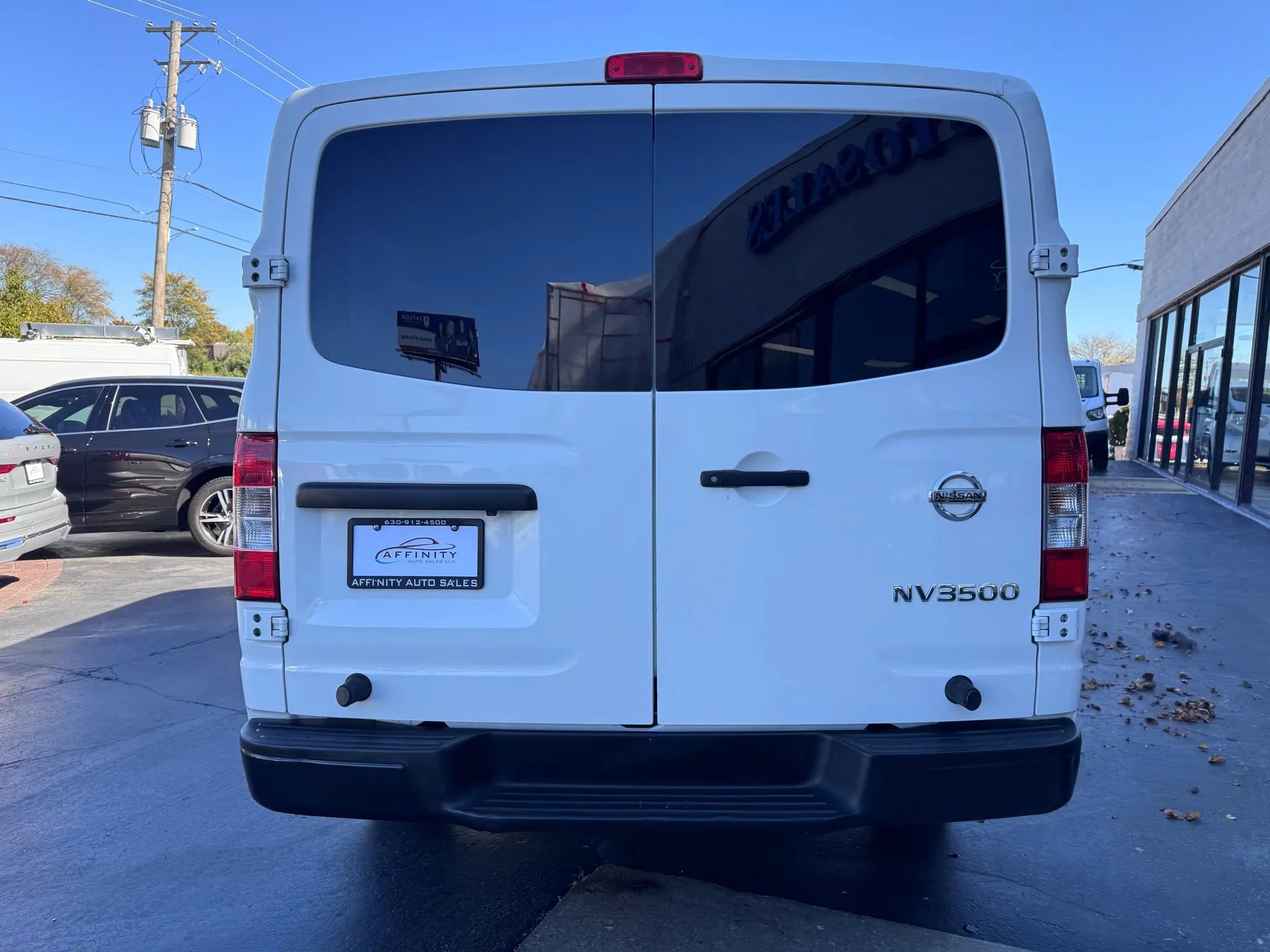 Used 2018 Nissan NV 3500 S image 4