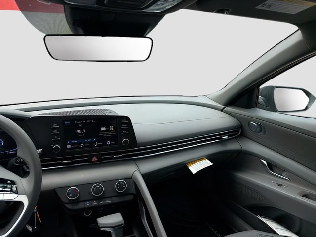 New 2026 Hyundai Elantra SE FWD image 22