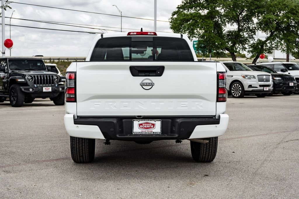 Used 2025 Nissan Frontier SV RWD image 6